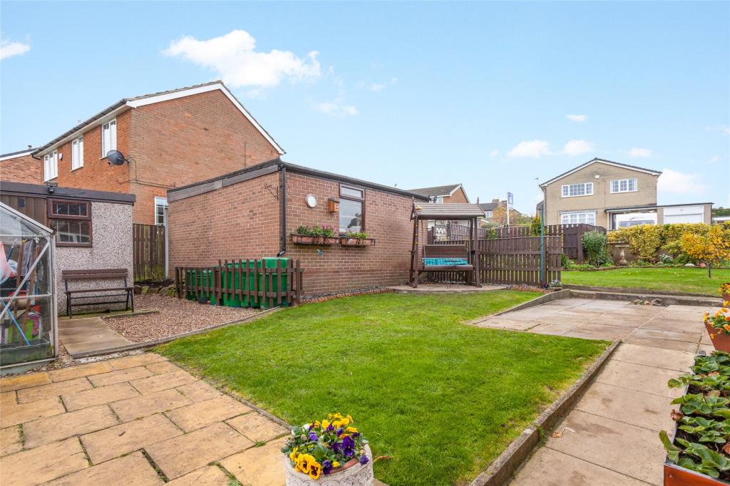 4 bedroom detached house for sale in Henley Avenue, Thornhill, Dewsbury