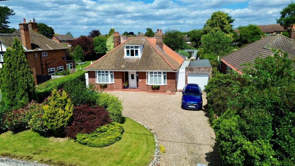 4 bedroom detached bungalow for sale in Chapel Lane, Wymondham, NR18