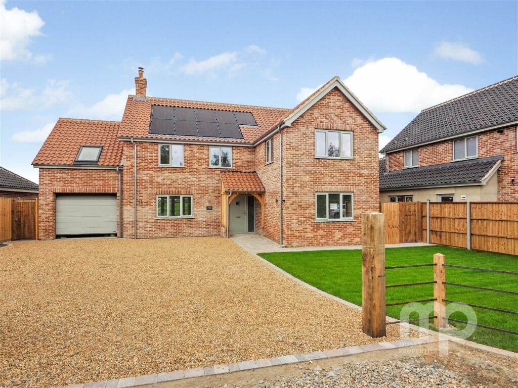 5 bedroom detached house for sale in Hale Road, Ashill, IP25