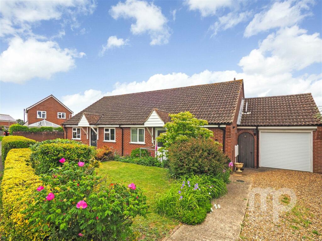 2 bedroom semidetached bungalow for sale in Sheffield Road, Wymondham