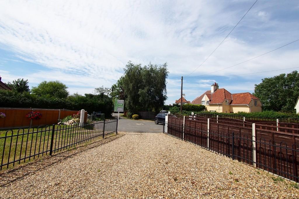3 bedroom semidetached house for sale in Silfield Road, Wymondham, Norfolk , NR18