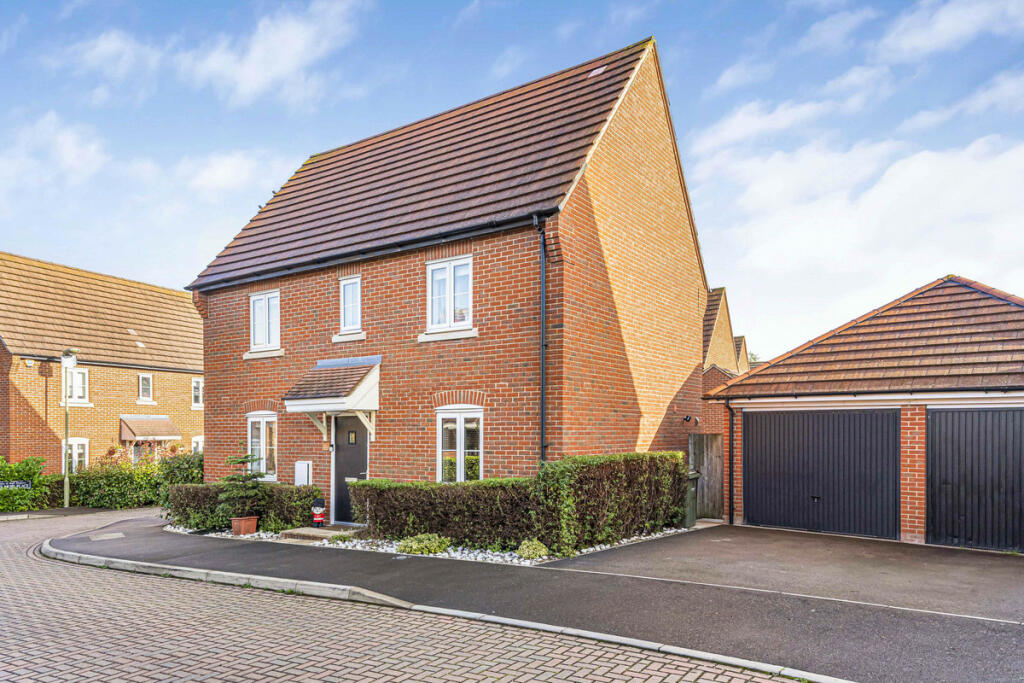 3 bedroom detached house for sale in Lisa Head Avenue, Didcot, OX11