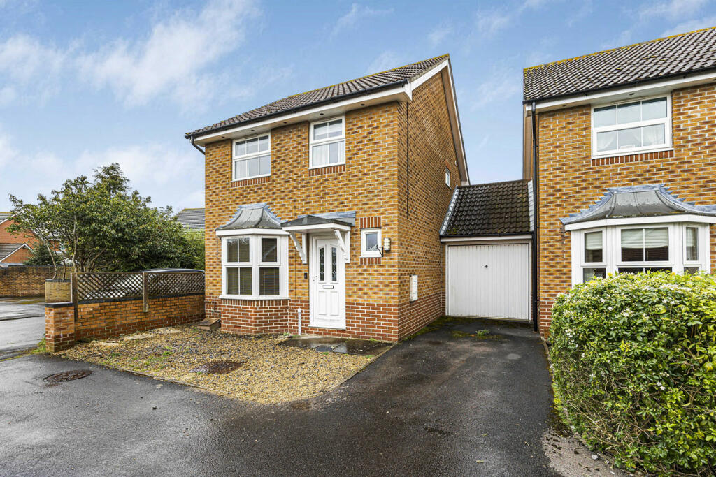 3 bedroom link detached house for sale in Usk Way, Didcot, OX11