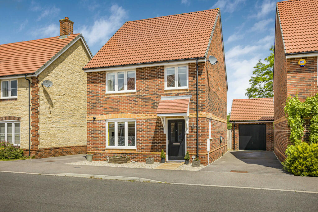 4 bedroom detached house for sale in Reed Street, Didcot, OX11