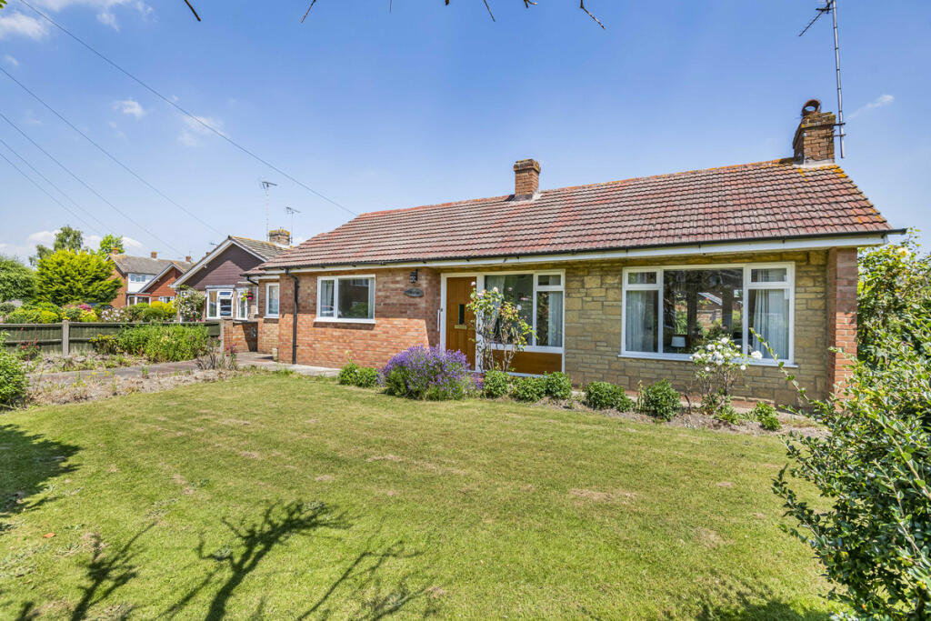 2 bedroom detached bungalow for sale in Portway, Didcot, OX11 0BE, OX11