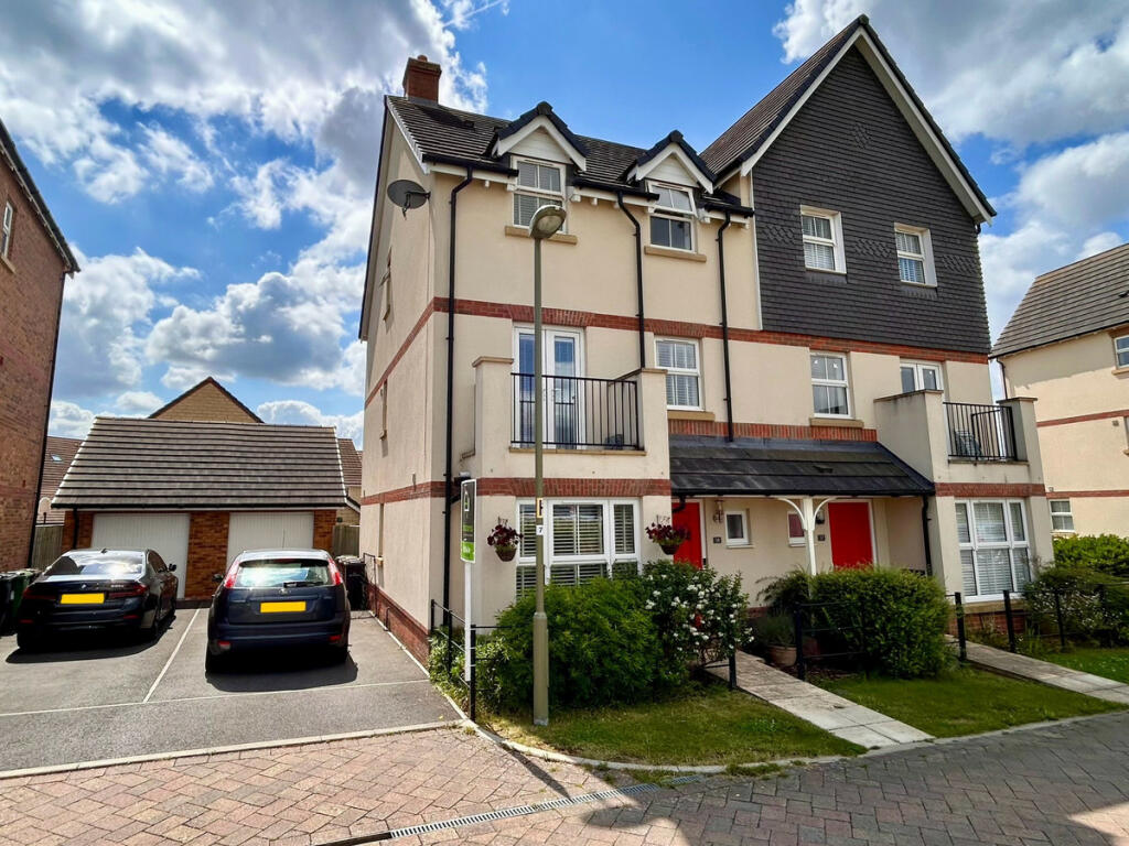 4 bedroom semidetached house for sale in Harebell Road, Didcot, OX11