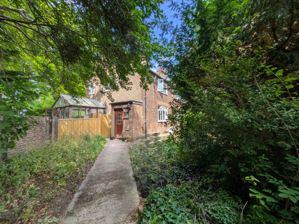 2 bedroom end of terrace house