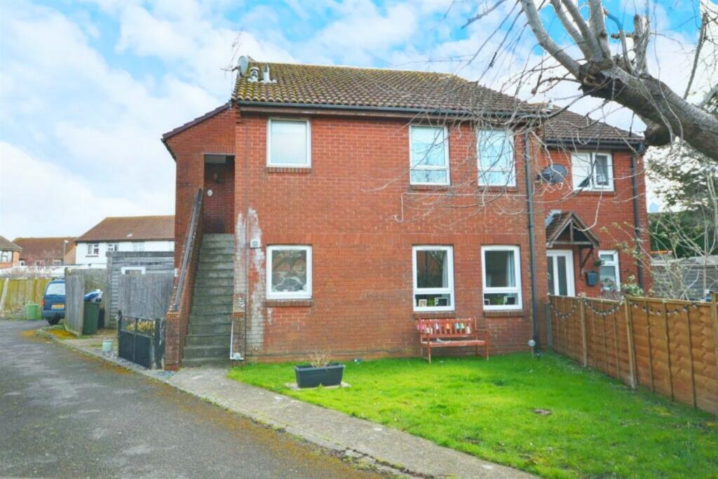 Main image of property: Templars Close, Bognor Regis, PO22