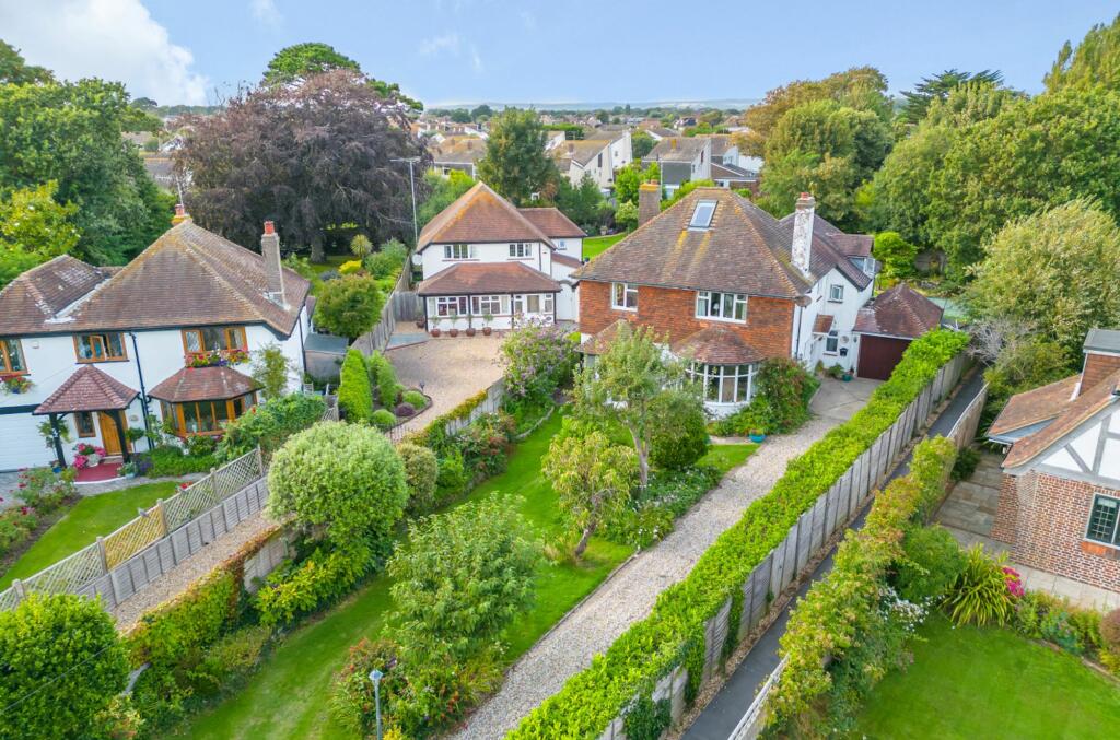 5 bedroom detached house for sale in South Winds, Sea Way, MiddletonOn