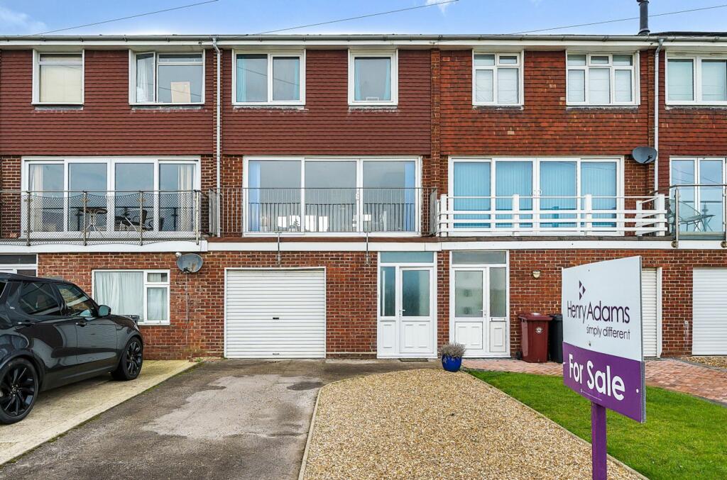 3 bedroom town house for sale in Kingsway, Selsey, PO20