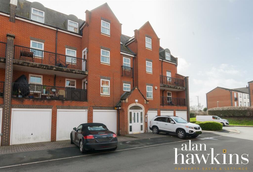 2 bedroom apartment for sale in Lynmouth Road, Swindon SN2 2, SN2