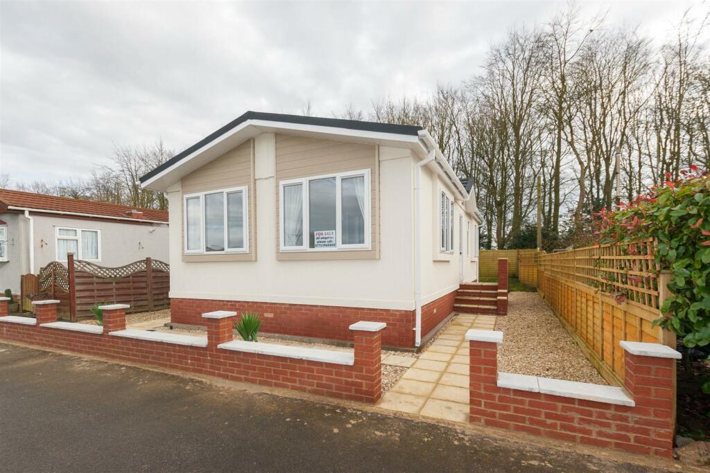 2 bedroom park home for sale in Rawlins Park, Avebury, Marlborough, SN8