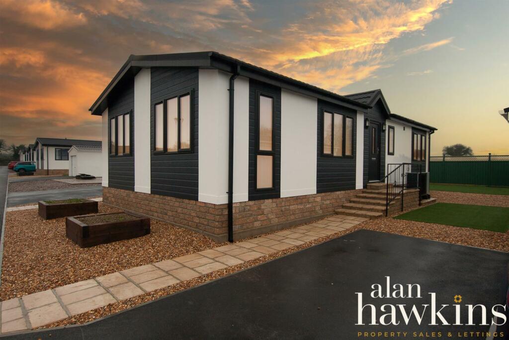 2 bedroom park home for sale in Lillybrook, Lyneham, Chippenham, SN15