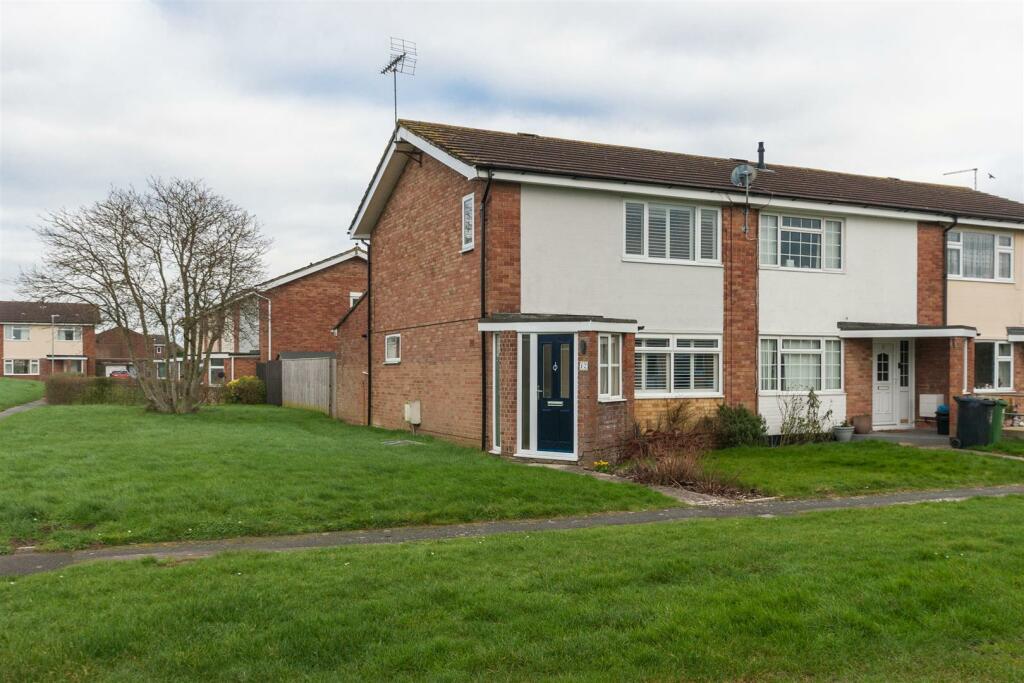 3 bedroom end of terrace house for sale in St. Andrews Close, Wroughton
