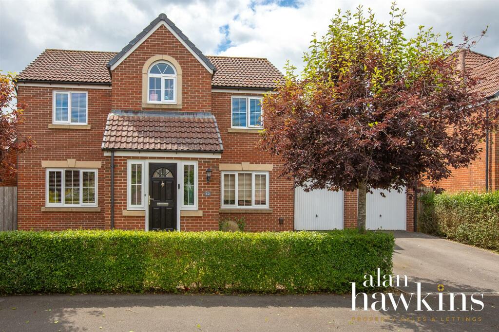 4 bedroom detached house for sale in Windmill Road, Royal Wootton