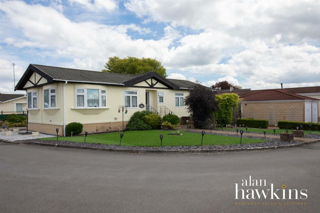 2 bedroom park home for sale in Lillybrook Estate, Lyneham SN15 4, SN15