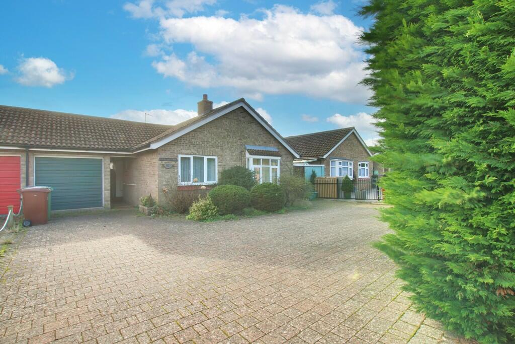 3 bedroom detached bungalow for sale in New Road, Chatteris, PE16