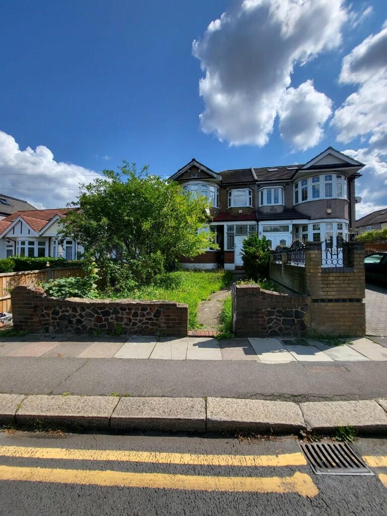 Main image of property: Roding Lane South, Ilford, London, IG4