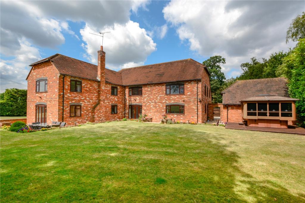 5 bedroom detached house for sale in Barkham Road, Wokingham, Berkshire