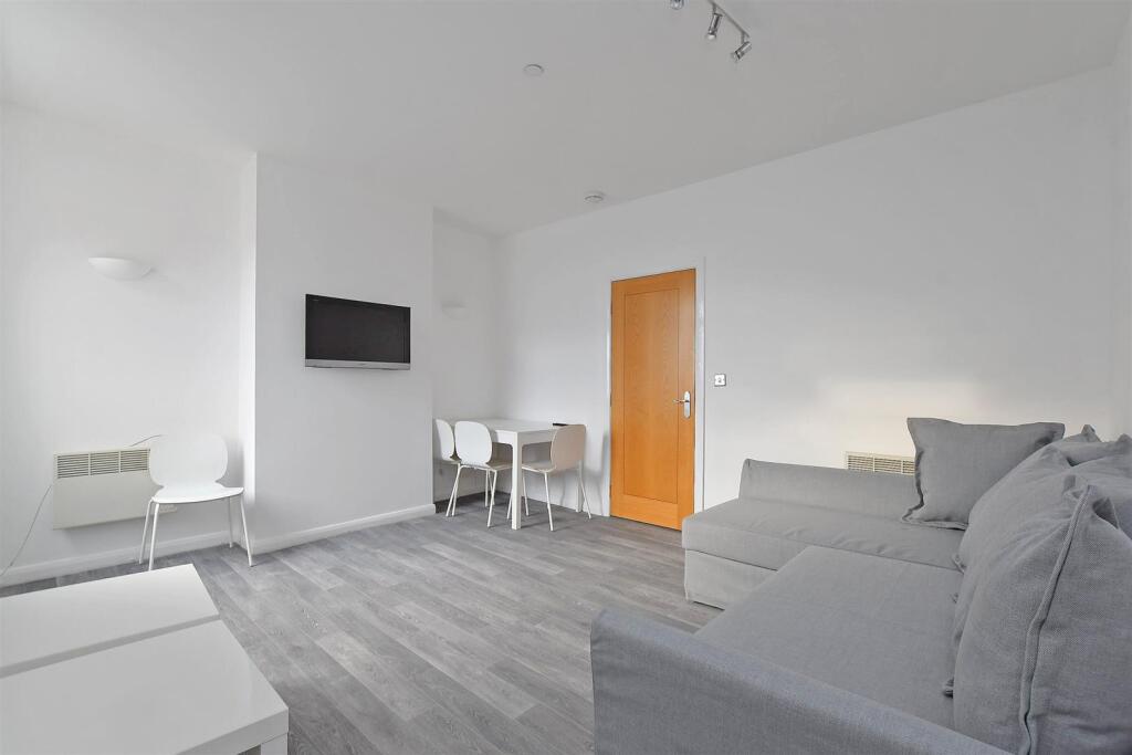 Main image of property: 551a Ecclesall Road, Sheffield, S11 8PR