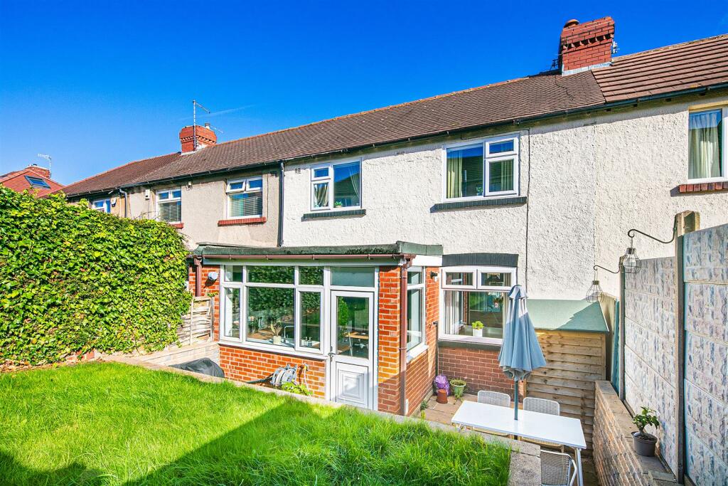 2 bedroom terraced house for sale in Loxley View Road, Crookes