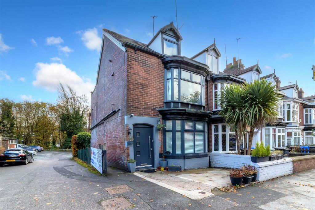 4 bedroom end of terrace house for sale in Abbeydale Road, Millhouses