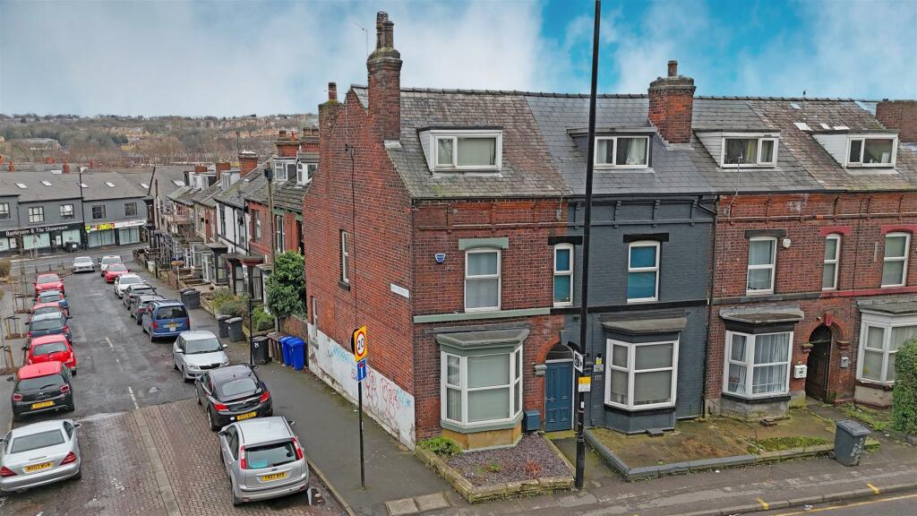 5 bedroom end of terrace house for sale in Abbeydale Road, Abbeydale