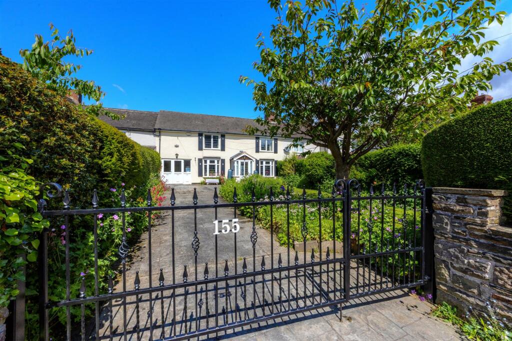 3 bedroom cottage for sale in Hemper Lane, Greenhill, Sheffield, S8