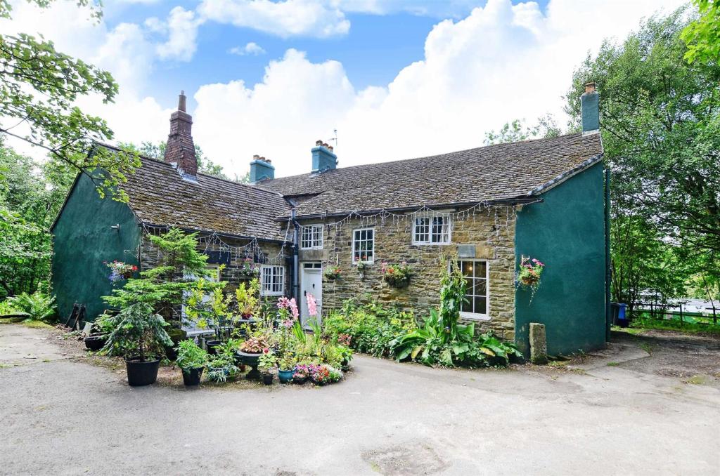 4 bedroom detached house for sale in Jordanthorpe Farm (Chantry Cottage