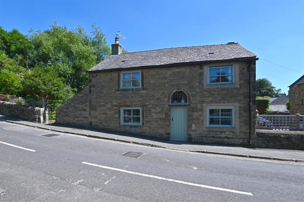 2 bedroom end of terrace house for sale in The Edge, Eyam, Hope Valley, S32