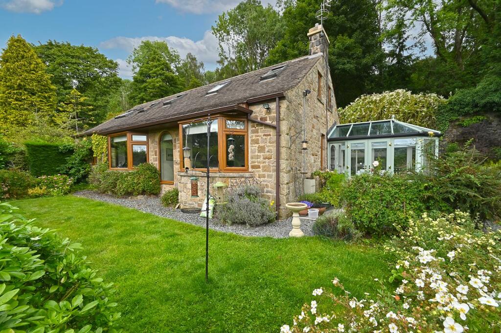 4 bedroom detached house for sale in Moorlands Lane, Froggatt, Hope