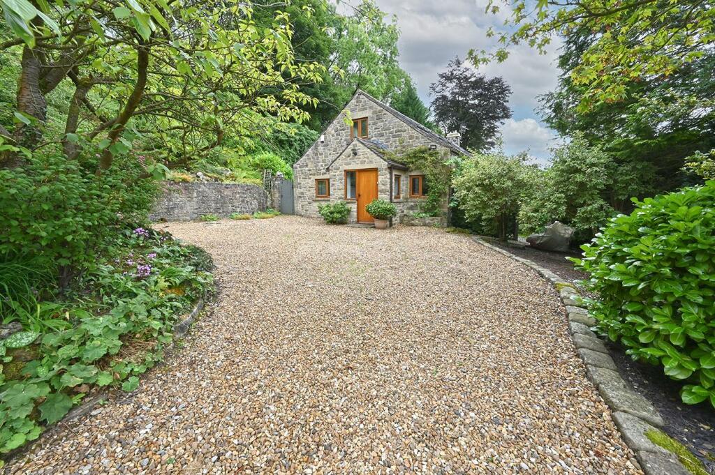 4 bedroom detached house for sale in Moorlands Lane, Froggatt, Hope