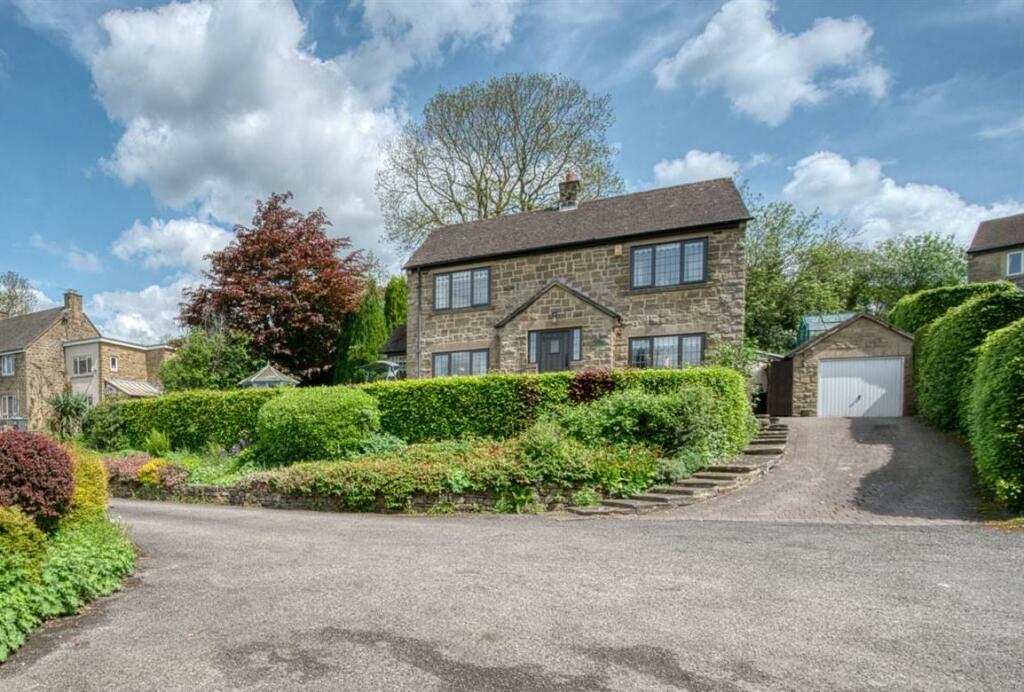 3 bedroom detached house for sale in Ninelands Road, Hathersage, Hope