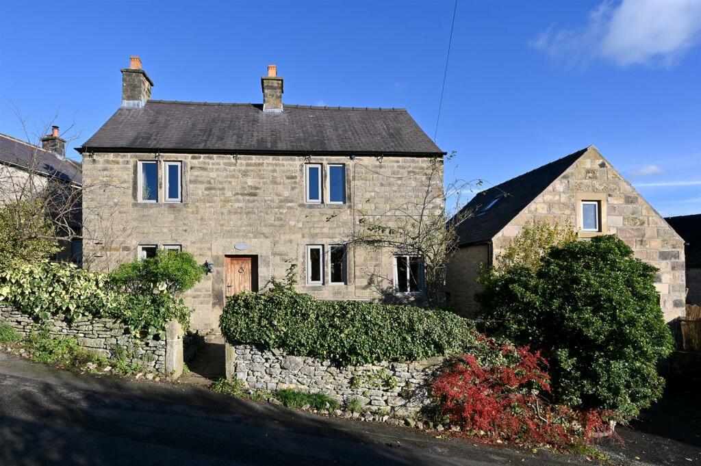 3 bedroom detached house for sale in Stoneyside, Youlgrave, Derbyshire
