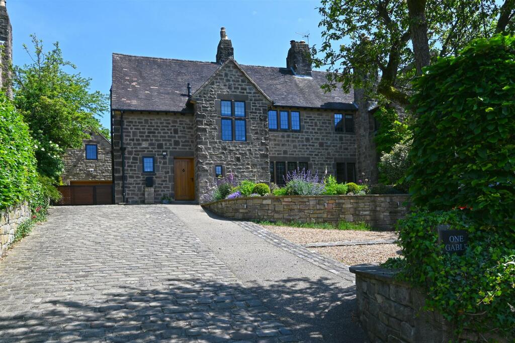 4 bedroom semidetached house for sale in Calver Road, Baslow, Bakewell