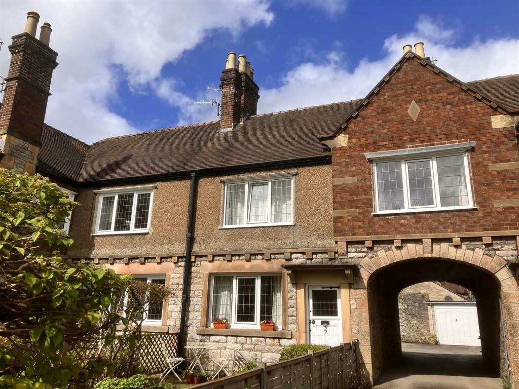 3 bedroom terraced house for sale in Church Street, AshfordInThe