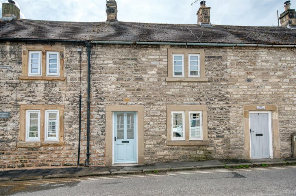 3 bedroom terraced house for sale in Fennel Street, AshfordInThe