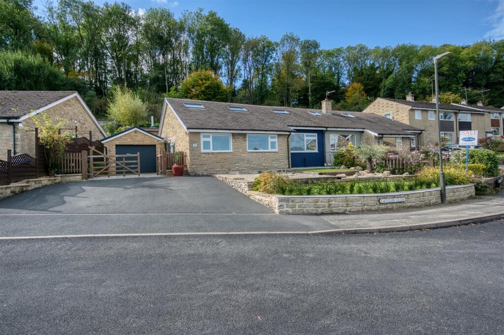 Main image of property: 15 Park Road, Bakewell