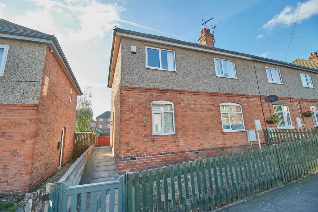 3 bedroom semidetached house for sale in Avenue North, Earl Shilton, LE9