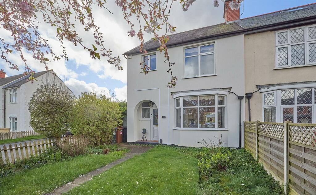 3 bedroom semidetached house for sale in Lychgate Lane, Burbage, LE10