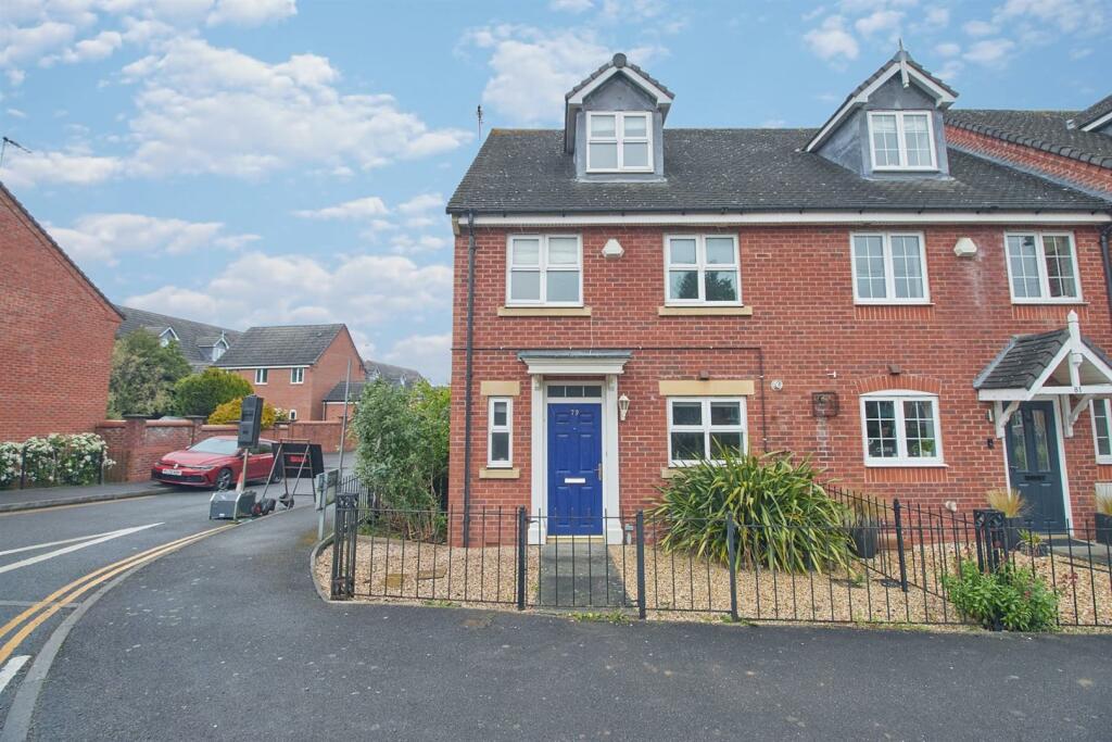 4 bedroom end of terrace house for sale in Lutterworth Road, Burbage