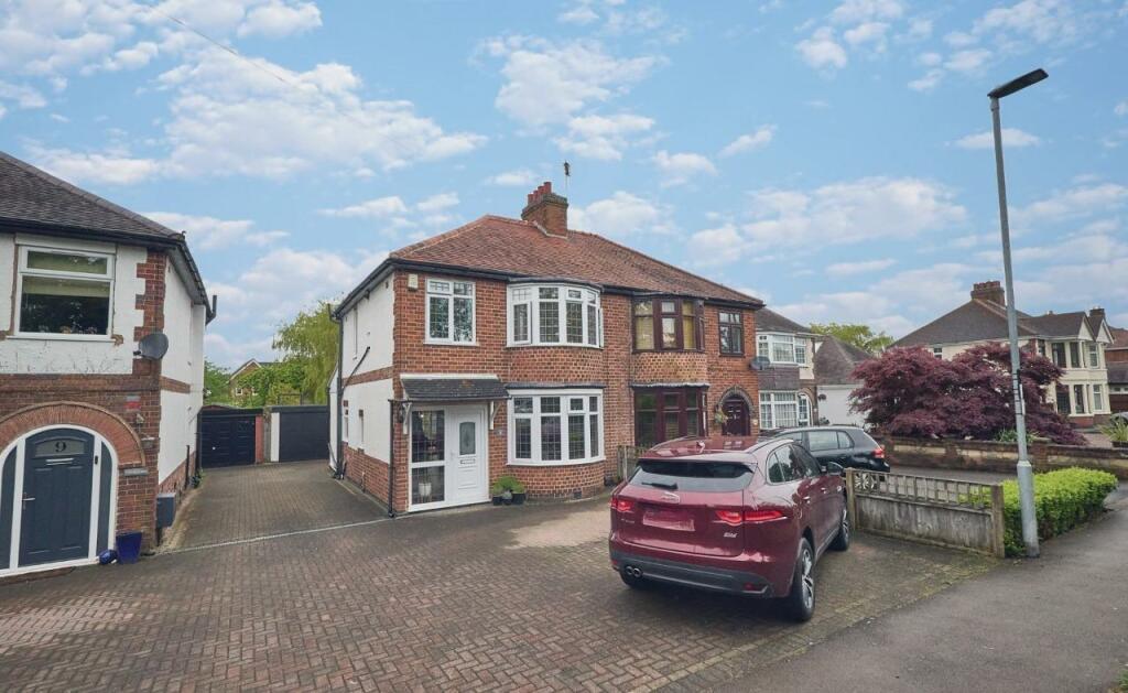 3 bedroom semidetached house for sale in Nutts Lane, Hinckley, LE10