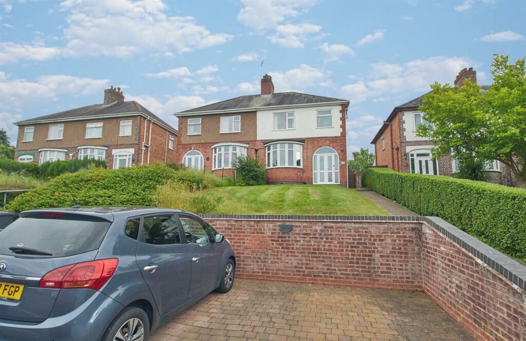 4 bedroom semidetached house for sale in Stanley Road, Hinckley, LE10