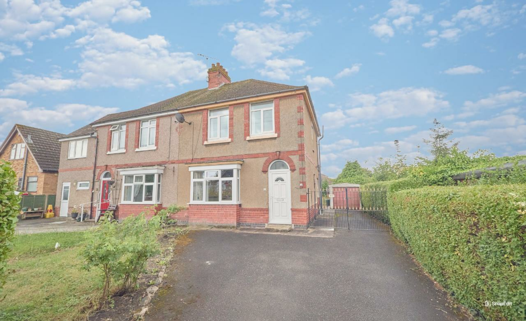 3 bedroom semidetached house for sale in Hays Lane, Hinckley, LE10