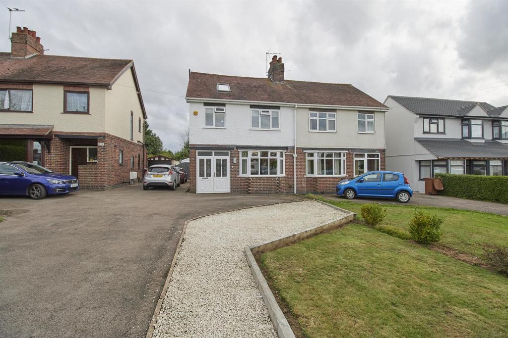 4 bedroom semidetached house for sale in Sketchley Road, Burbage, LE10