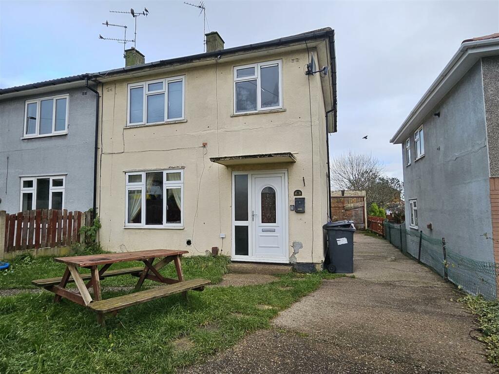 3 bedroom semidetached house for sale in Sycamore Grove, Conisbrough, DN12