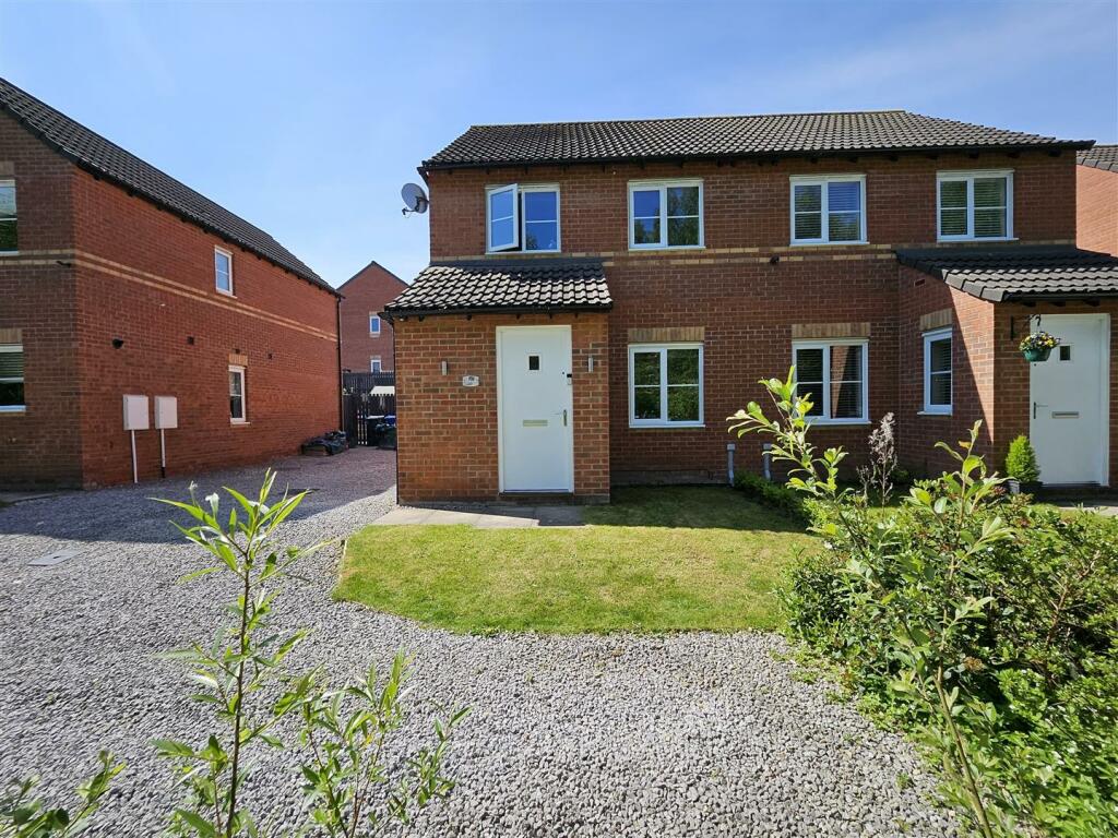 3 bedroom semidetached house for sale in Colliery Road, Denaby Main