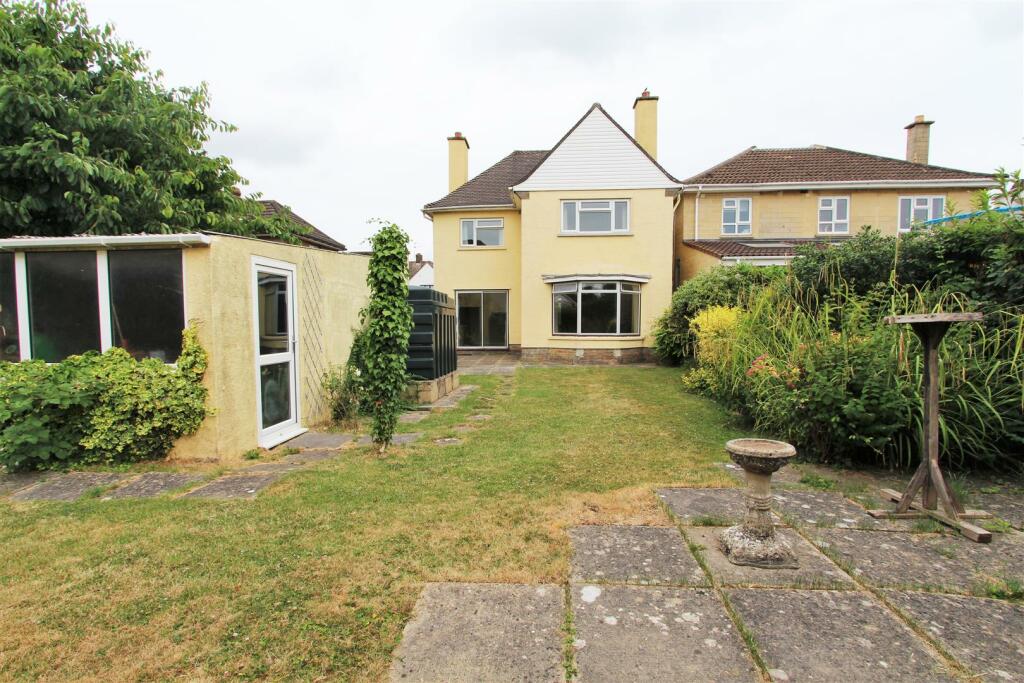 4 bedroom detached house for sale in Hills Close, Keynsham, Bristol, BS31