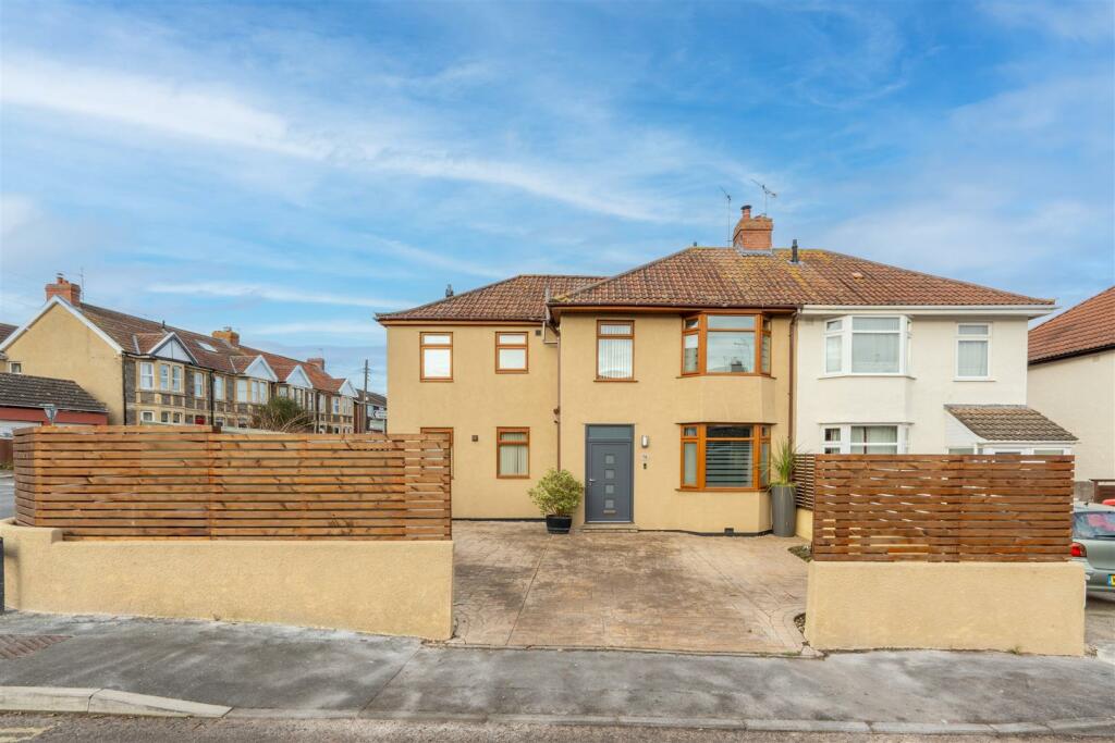 4 bedroom semidetached house for sale in Albert Road, Keynsham