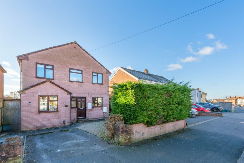 4 bedroom detached house for sale in Allison Road, Broomhill, Bristol, BS4